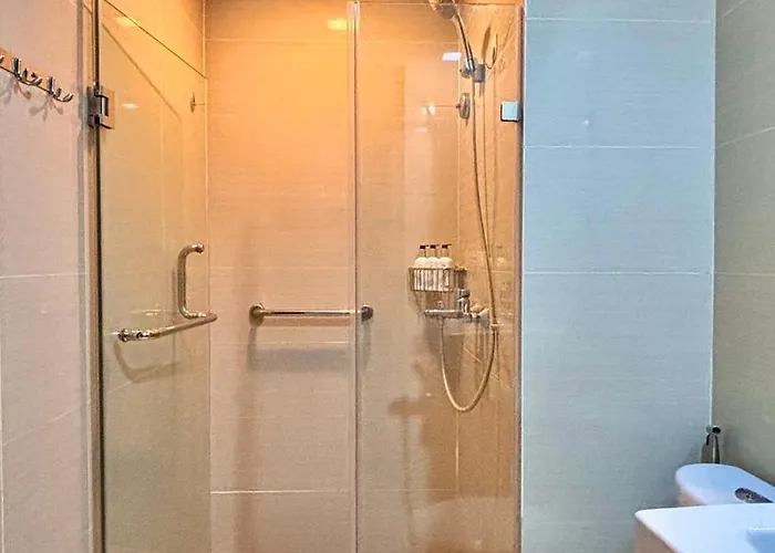 Apartment Big Unit In Newport Near Naia W Balcony *