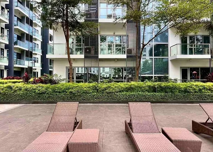 Apartment Big Unit In Newport Near Naia W Balcony
