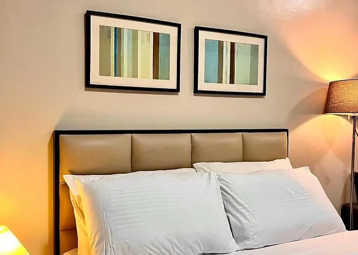 Apartment Big Unit In Newport Near Naia W Balcony