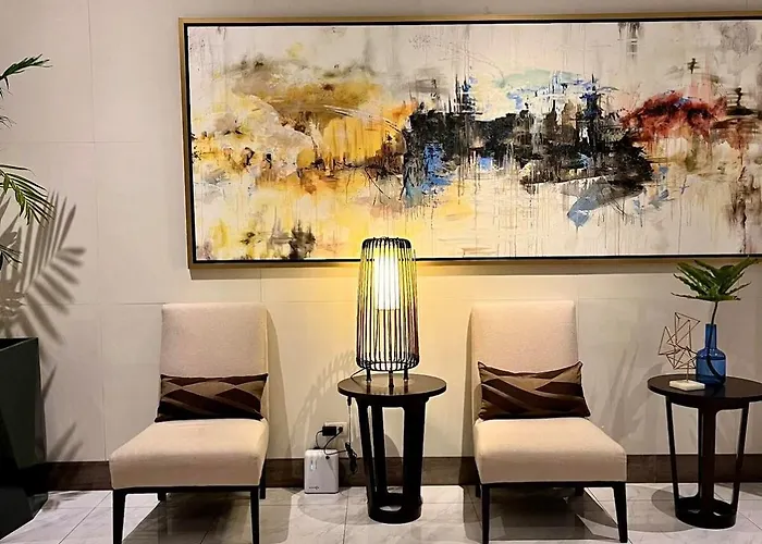 Big Unit In Newport Near Naia W Balcony Apartment *