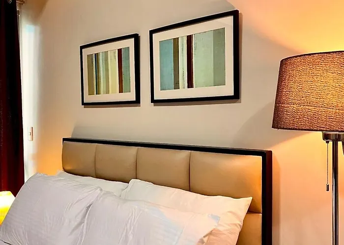 Apartment Big Unit In Newport Near Naia W Balcony