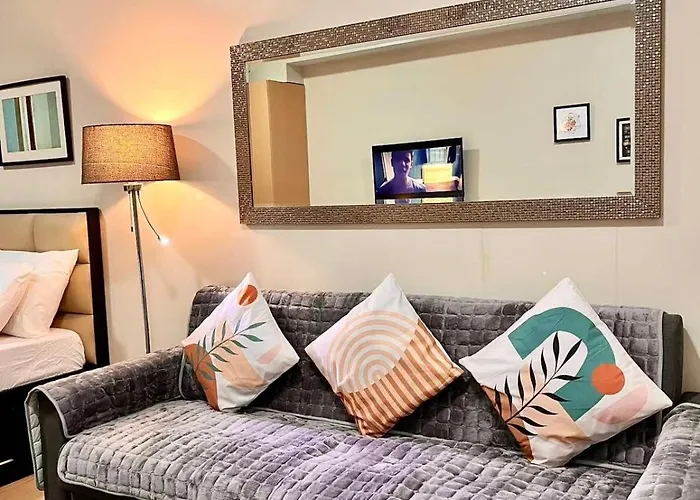 Apartment Big Unit In Newport Near Naia W Balcony *