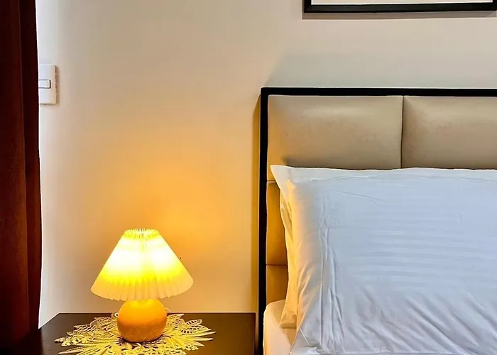 Big Unit In Newport Near Naia W Balcony *